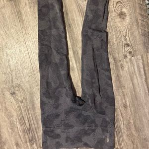 workout pants labeled as size M but fits more like a S